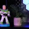 Cable Guys Figura Buzz Lightyear Suporte passivo para controles e smartphones