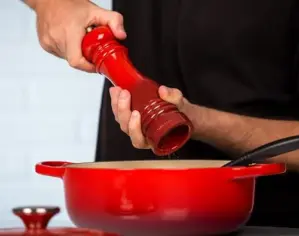 Le Creuset Moinho de Pimenta de Madeira Vermelho 20,8cm