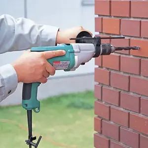 Makita HP2050 720W Velocidade Variável