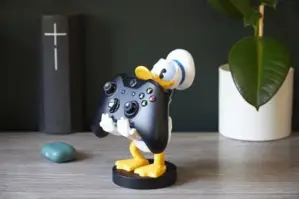 Cable Guys Donald Duck Suporte para Comandos e Smartphones Compatível com PlayStation 5 DualSense, Xbox Series S/X e iPhones