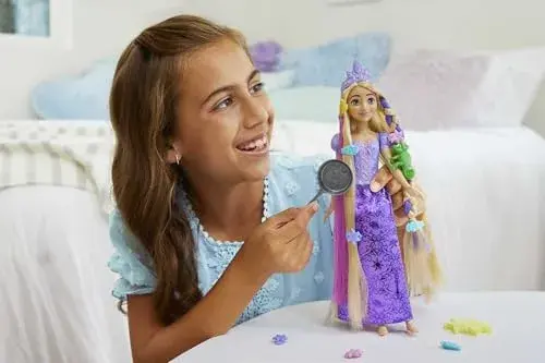 Mattel Rapunzel Boneca com Cabelos de Cor Variada e Acessórios